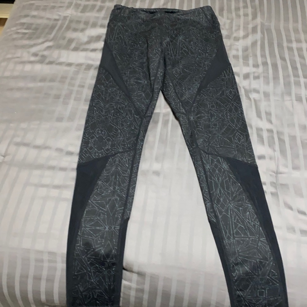 Gently worn twice zella leggings with mesh insets size XS